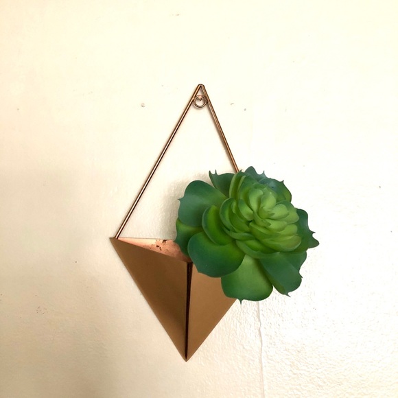 Rose gold triangle wall planter - Picture 1 of 6